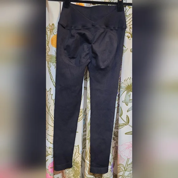 Halara Ribbed Compression Legging - Picture 3 of 5